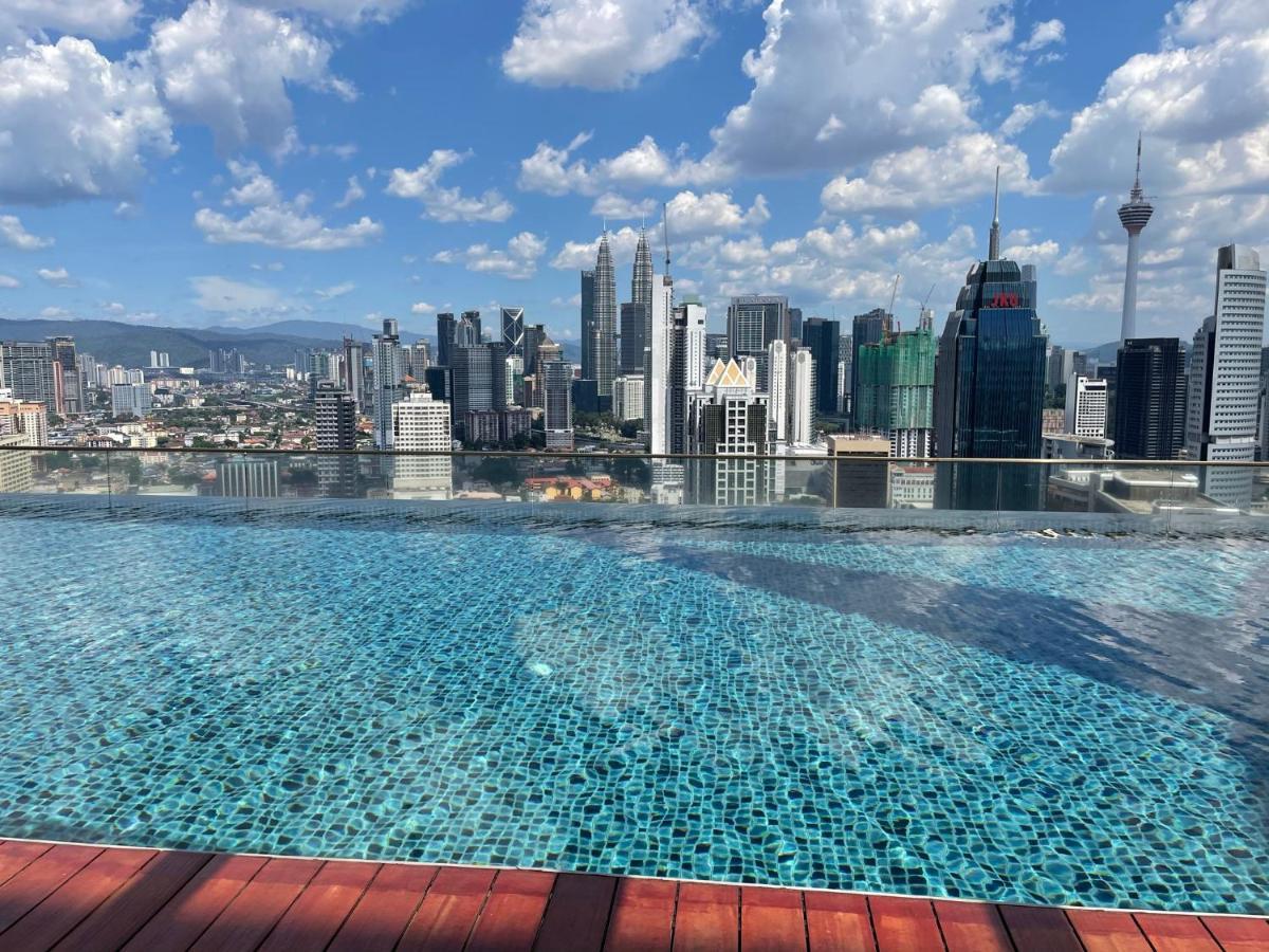 Regalia Sky Pool Klcc By Pasira Home Kuala Lumpur Exterior photo